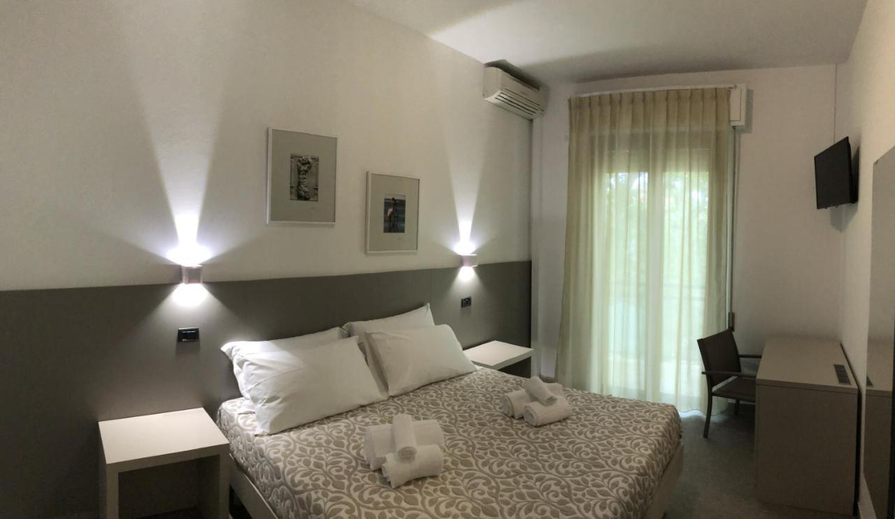 Vinsea Hotel Беллария-Иджеа-Марина Экстерьер фото
