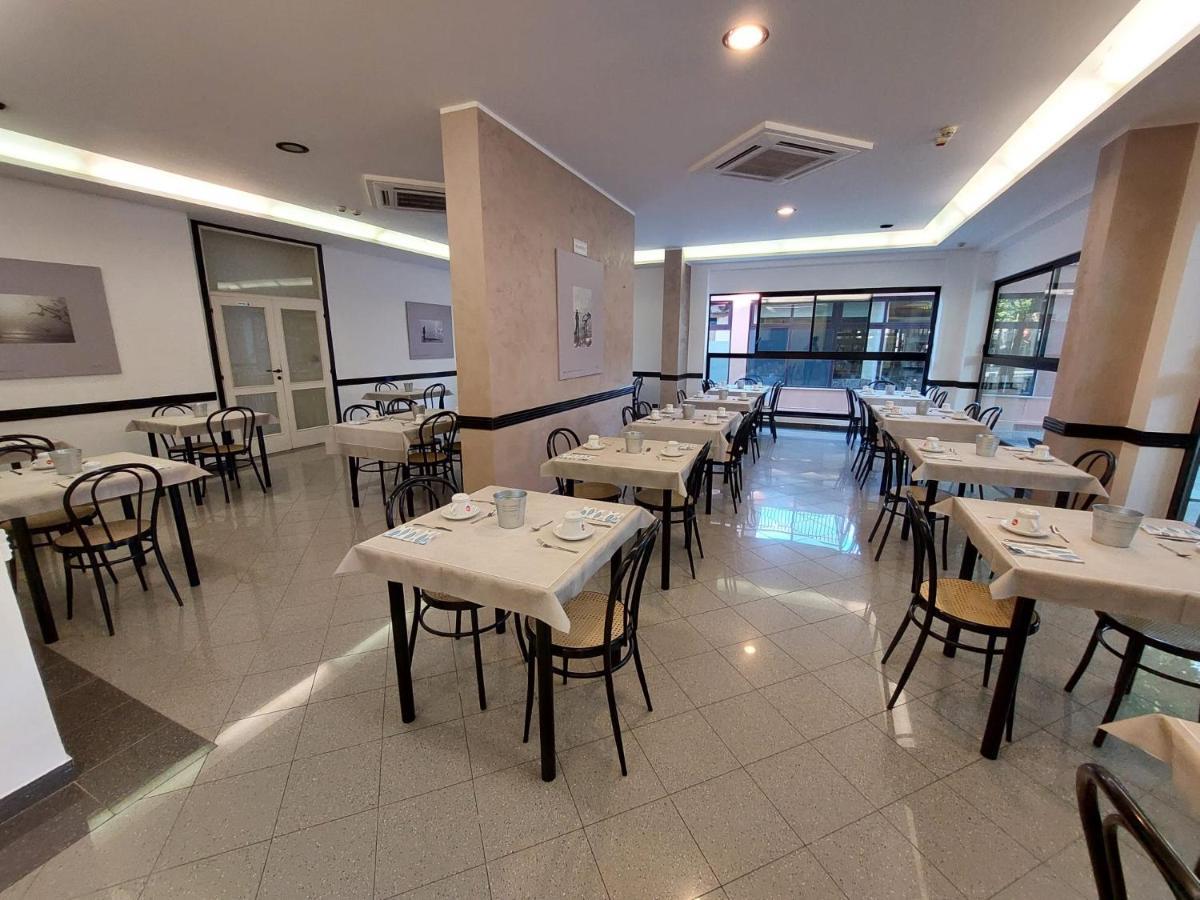 Vinsea Hotel Беллария-Иджеа-Марина Экстерьер фото